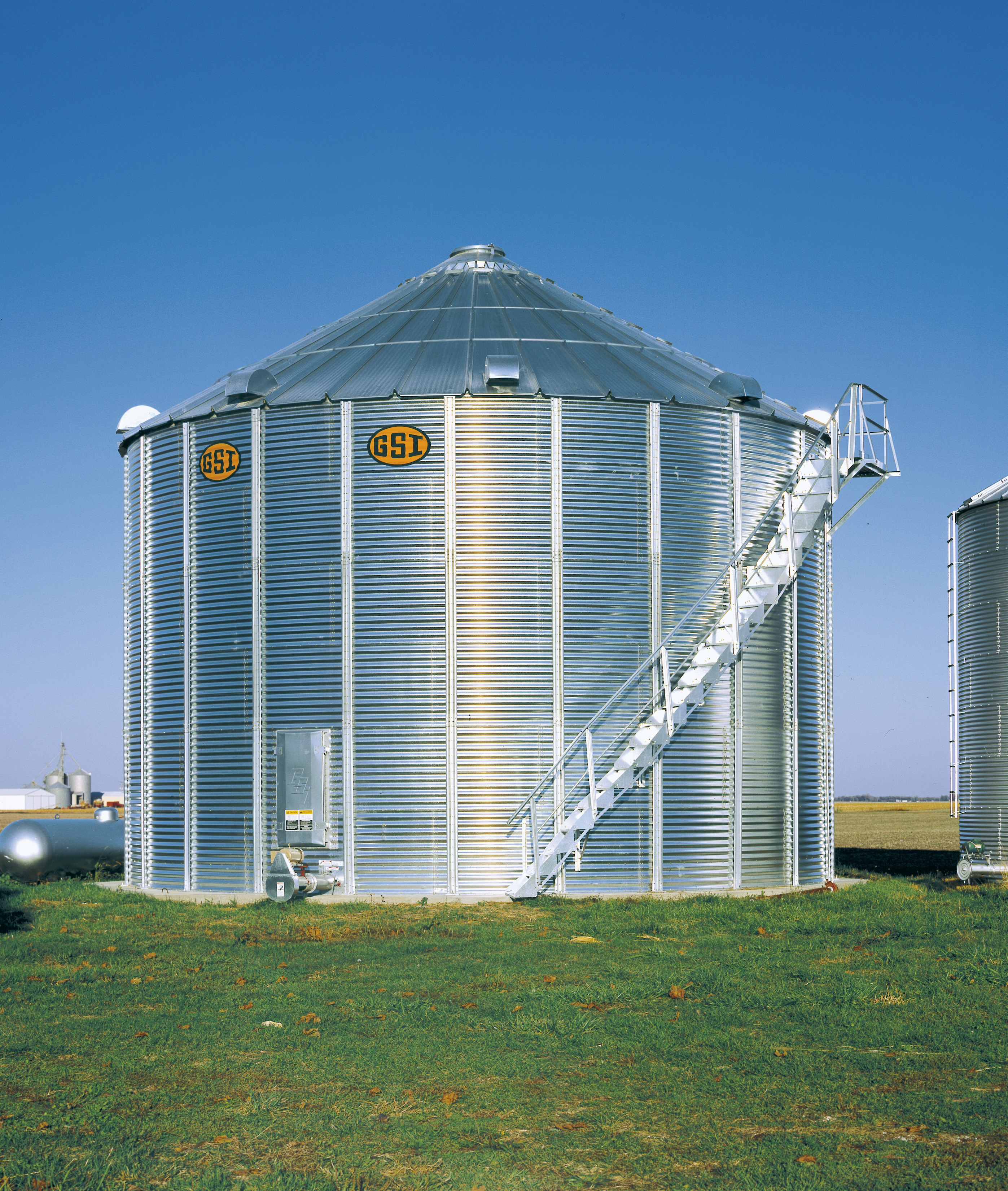 Grain Bins Product Spotlight Farmers Hot Line Images And Photos Finder